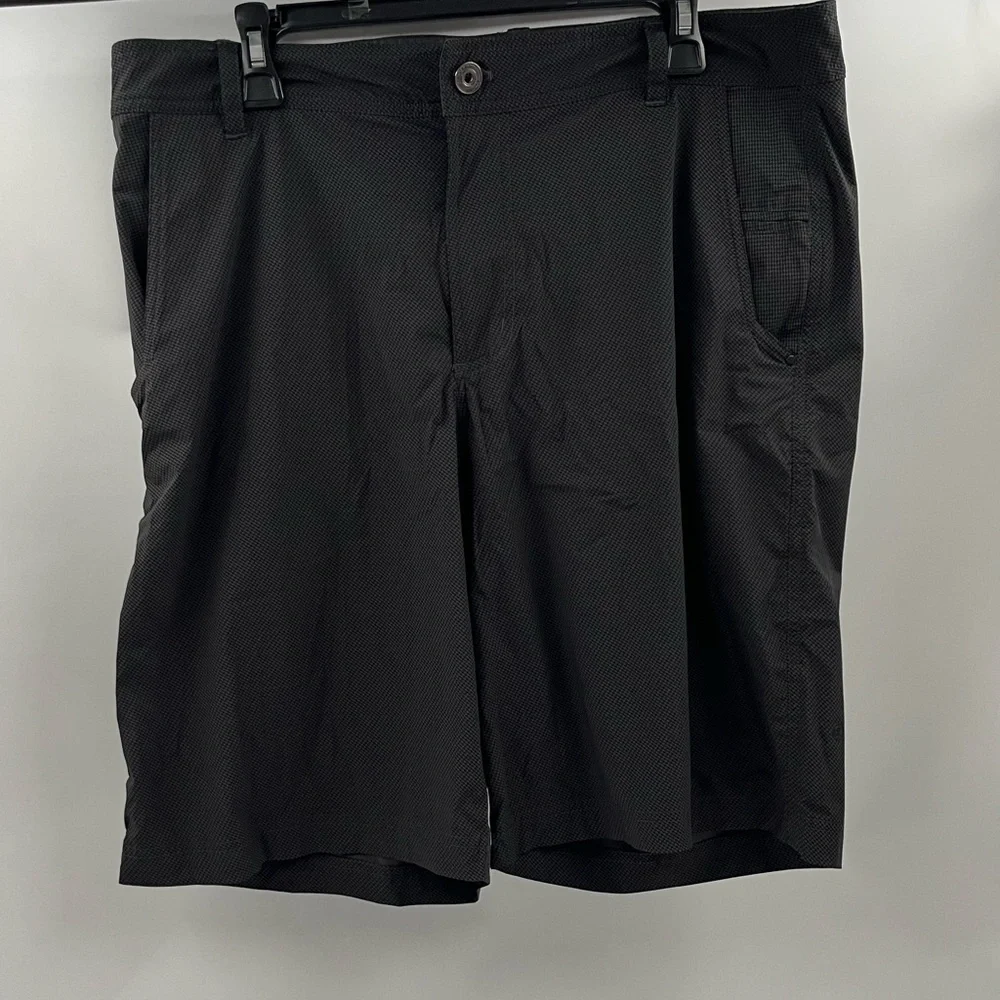Lululemon‎ Men's 38 Grey Black Polka Dot Flat Front Nylon Shorts
